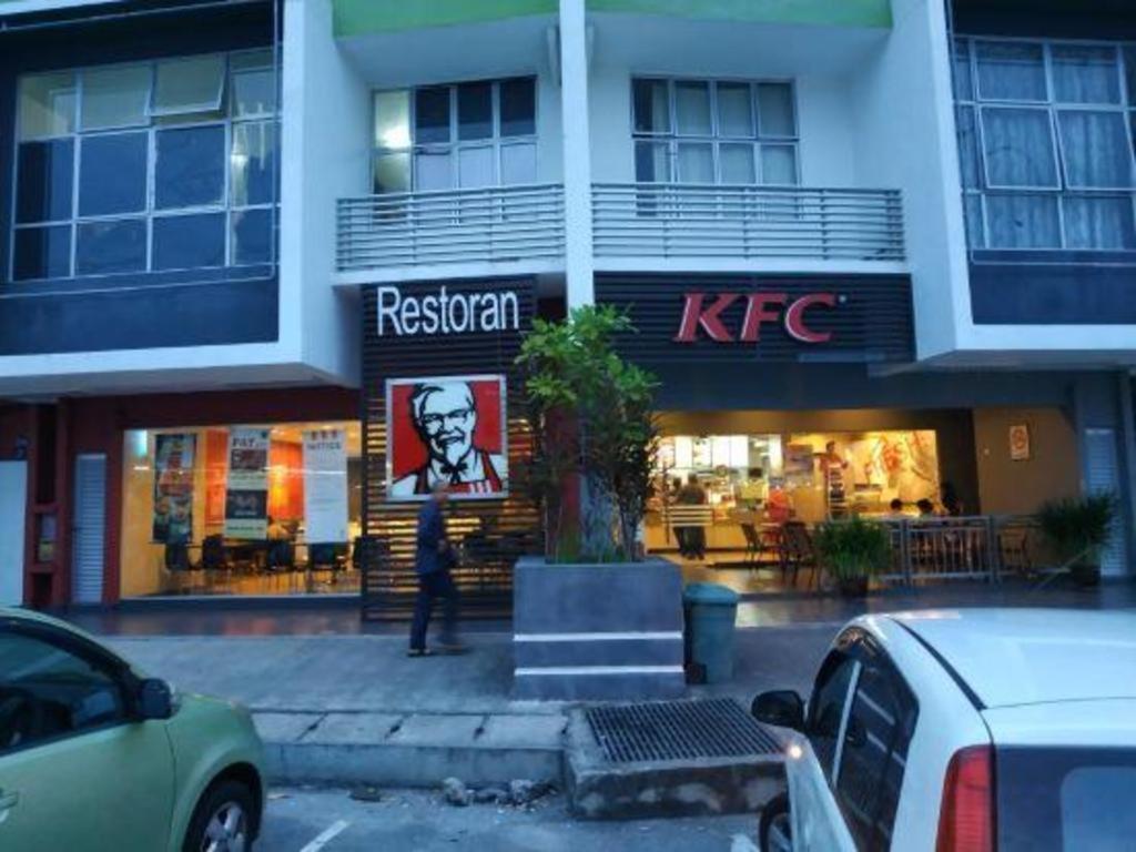 Hotel Zamburger Enstek Σεπάνγκ Εξωτερικό φωτογραφία